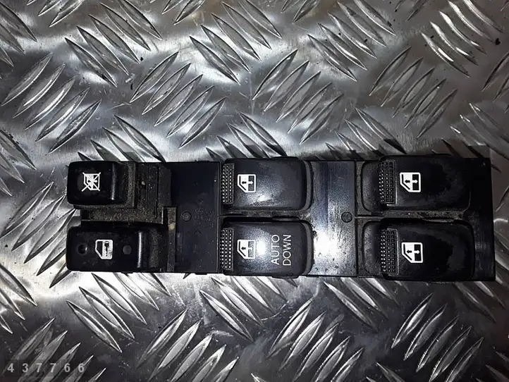 Hyundai Tucson JM (2004 - 2009) 935702E400 Блок кнопок стеклоподъемников — фото 1