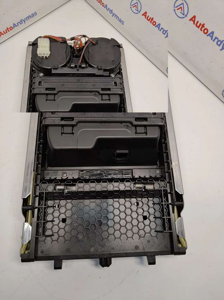 BMW 7 G11 G12 (2015 - 2022)  51169302629 Держатель чашки
