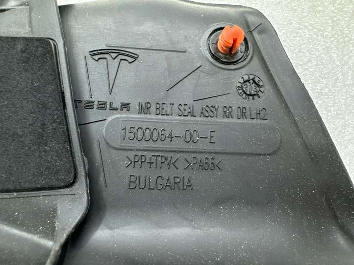 Tesla Model Y (2019 - 2024)  150006400E Уплотнительная резина стекла задней двери