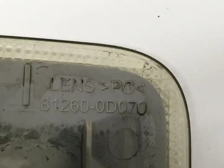 Toyota Yaris (2014 - 2019) 812600D070 Передняя подсветка — фото 2