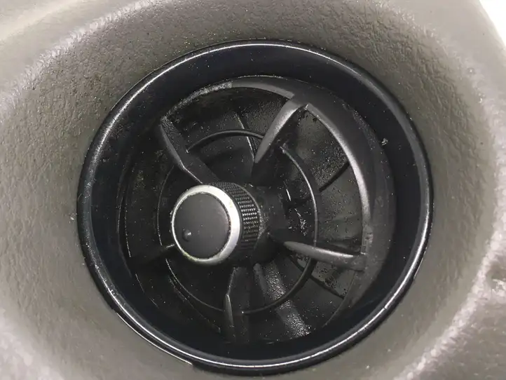 Toyota Yaris (2014 - 2019) Боковой воздушный дефлектор — фото 7