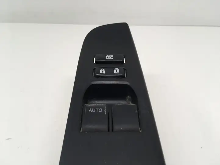 Toyota Yaris (2014 - 2019) 742320D670 Блок кнопок стеклоподъемников — фото 2
