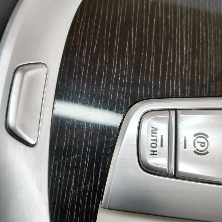 BMW 7 G11 G12 (2015 - 2022)  69321366 Рамка рычага переключения передач
