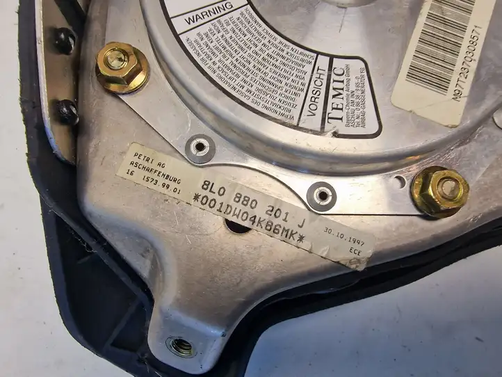 Audi A3/S3 8L (1996 - 2000) 8L0880201J Подушка безопасности руля — фото 3