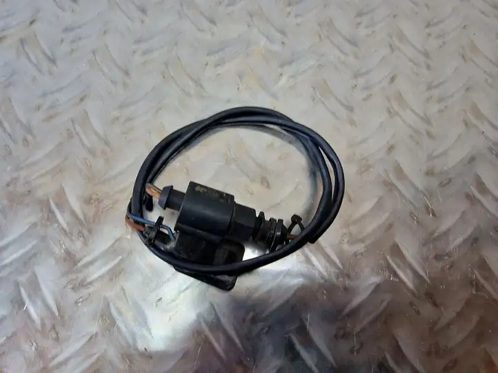 Audi A3/S3 8L (2000 - 2003) 8L0955988 Форсунка омывателя лобового стекла — фото 1
