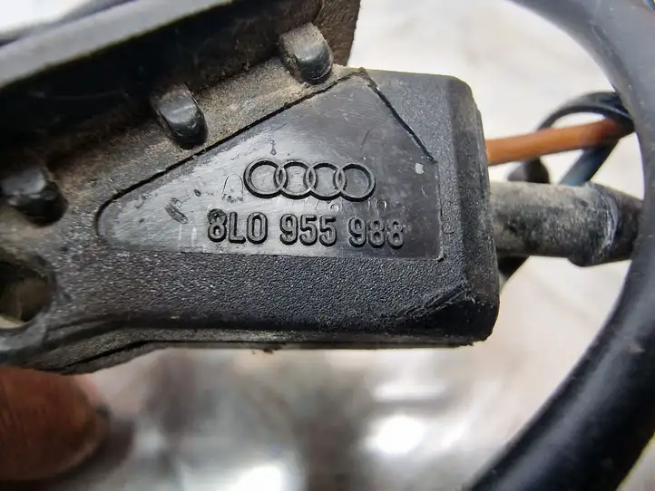 Audi A3/S3 8L (2000 - 2003) 8L0955988 Форсунка омывателя лобового стекла — фото 2