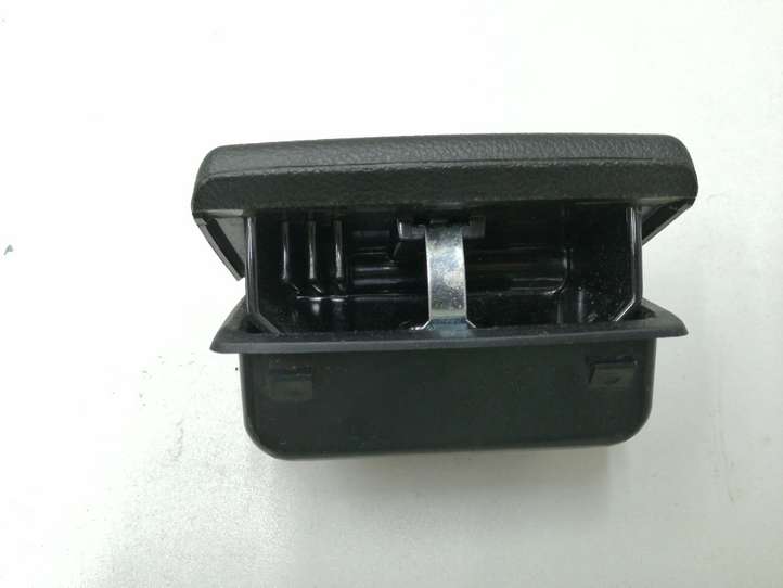 Volkswagen Transporter-Caravelle (2003 - 2009)  7H9857423 Пепельница двери