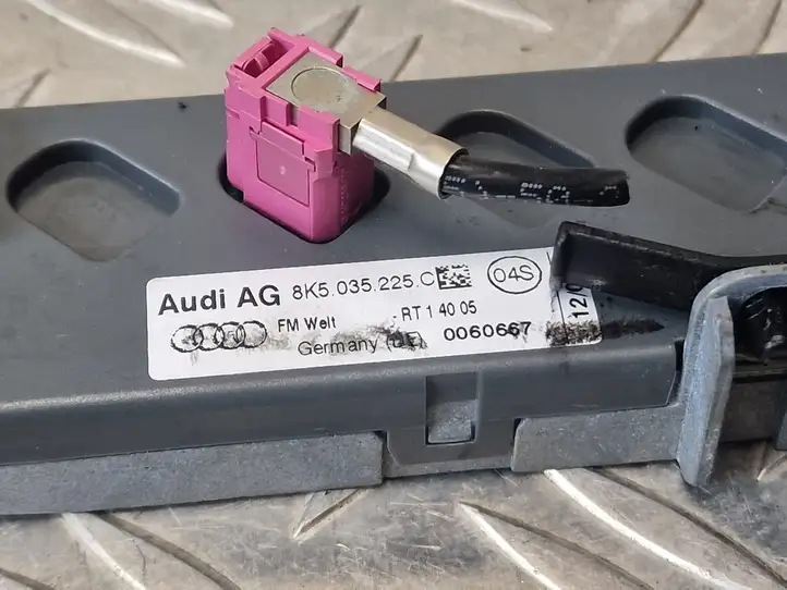 Audi A4 S4 B8 8K (2007 - 2011) 8K5035225C Усилитель антенны — фото 2