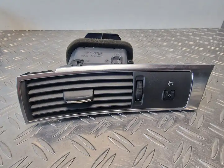 Audi A6 S6 C6 4F (2004 - 2008) 4F1820901C Боковой воздушный дефлектор — фото 1