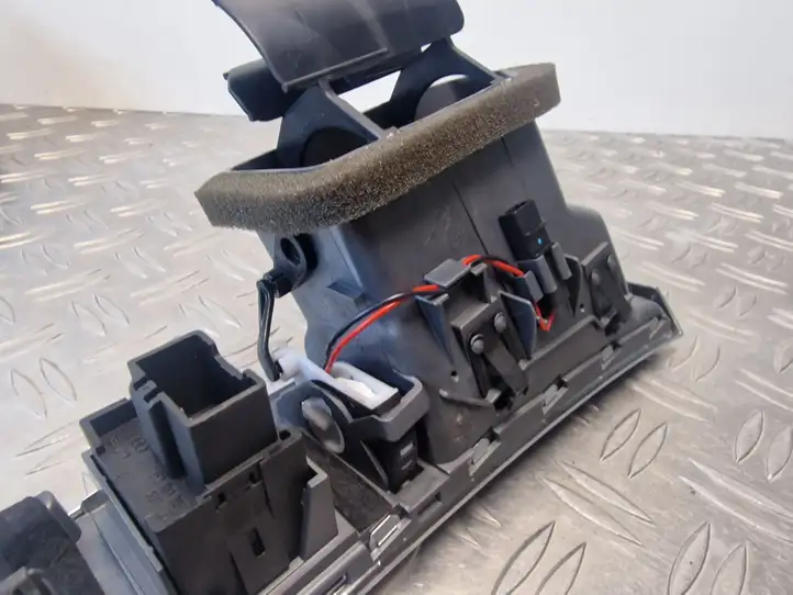 Audi A6 S6 C6 4F (2004 - 2008) 4F1820901C Боковой воздушный дефлектор — фото 4