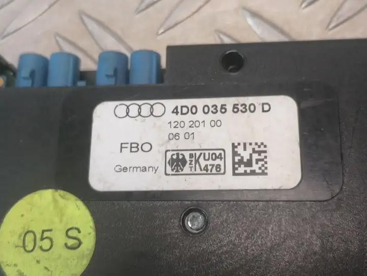 Audi A8 S8 D2 4D (1999 - 2002) 4D0035530D Усилитель антенны — фото 3