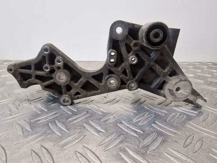 Audi A6 S6 C6 4F (2008 - 2011) 059130147P Кронштейн топливного насоса — фото 2