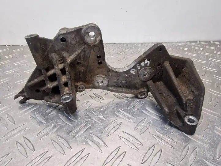 Audi A6 S6 C6 4F (2008 - 2011) 059130147R Кронштейн топливного насоса — фото 1