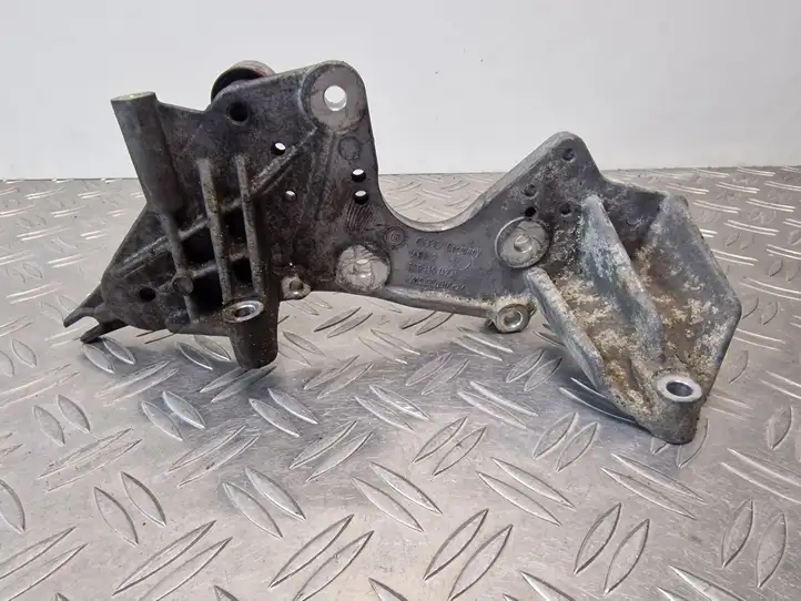 Audi A6 S6 C6 4F (2008 - 2011) 059130147N Кронштейн топливного насоса — фото 1