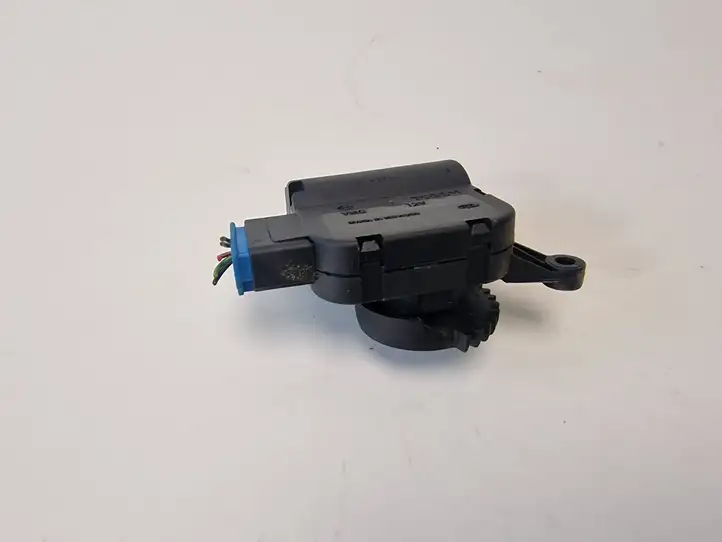 Volkswagen Polo (2001 - 2005) 0132801357 Двигатель задвижки потока воздуха — фото 1