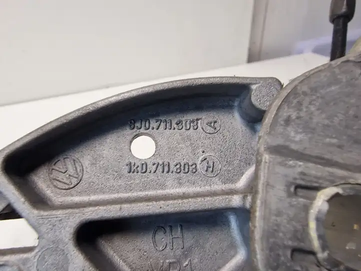 Seat Altea (2004 - 2009) 8J0711303A Механизм ручного тормоза (в салоне) — фото 3