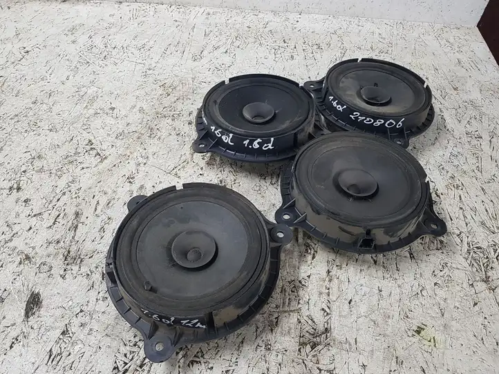 Nissan Qashqai (2010 - 2013) Динамики передних дверей — фото 1
