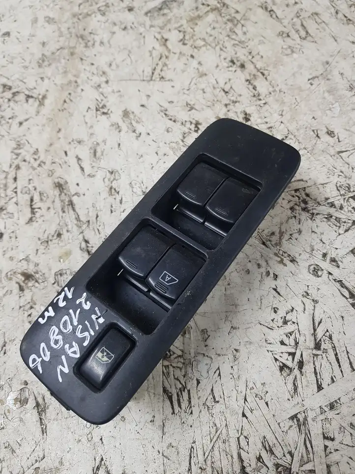 Nissan Qashqai (2010 - 2013) 25401BB65B Блок кнопок стеклоподъемников — фото 1