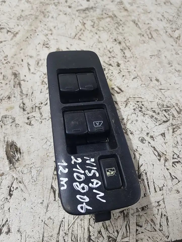 Nissan Qashqai (2010 - 2013) 25401BB65B Блок кнопок стеклоподъемников — фото 2
