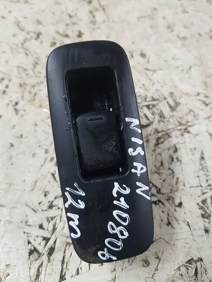 Nissan Qashqai (2010 - 2013) Кнопка стеклоподъемников — фото 2