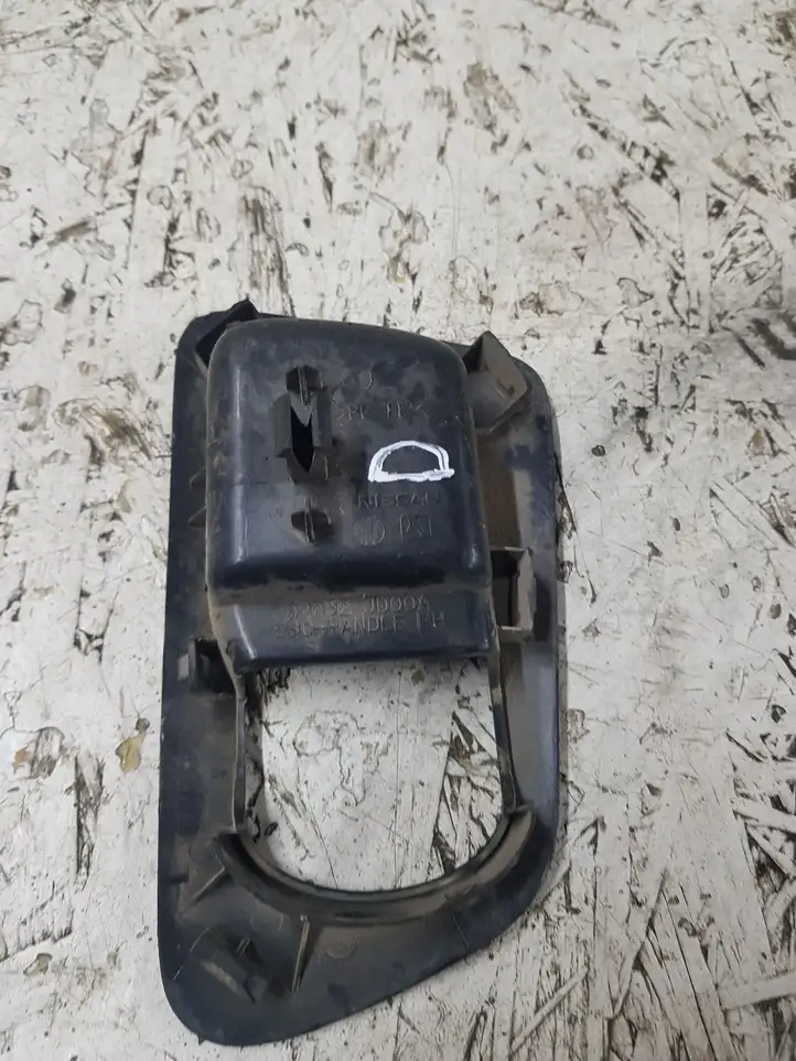 Nissan Qashqai (2010 - 2013) 82682JD00A Прочая отделка задней двери — фото 2