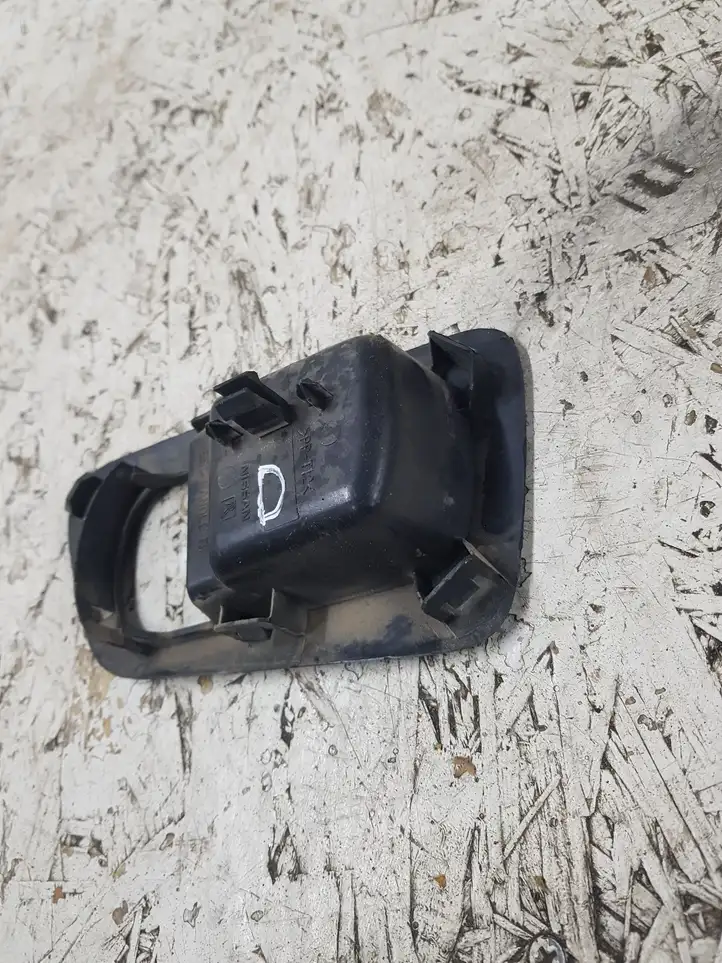 Nissan Qashqai (2010 - 2013) 82682JD00A Прочая отделка задней двери — фото 3