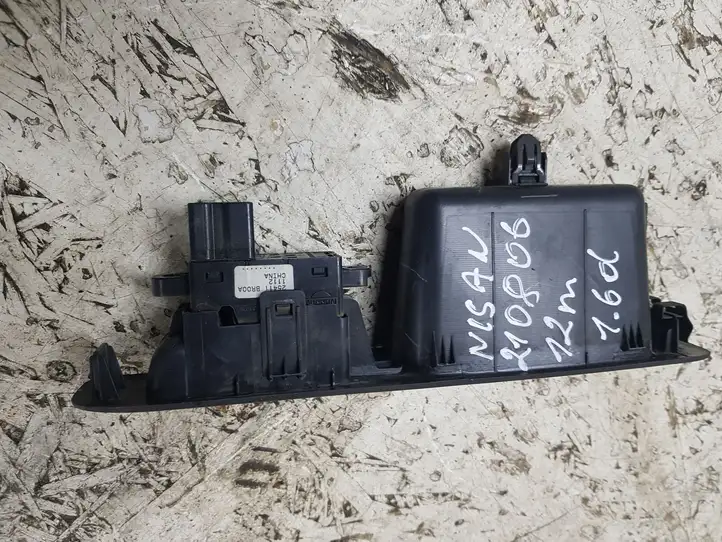 Nissan Qashqai (2010 - 2013) 25411 Блок кнопок стеклоподъемников — фото 1