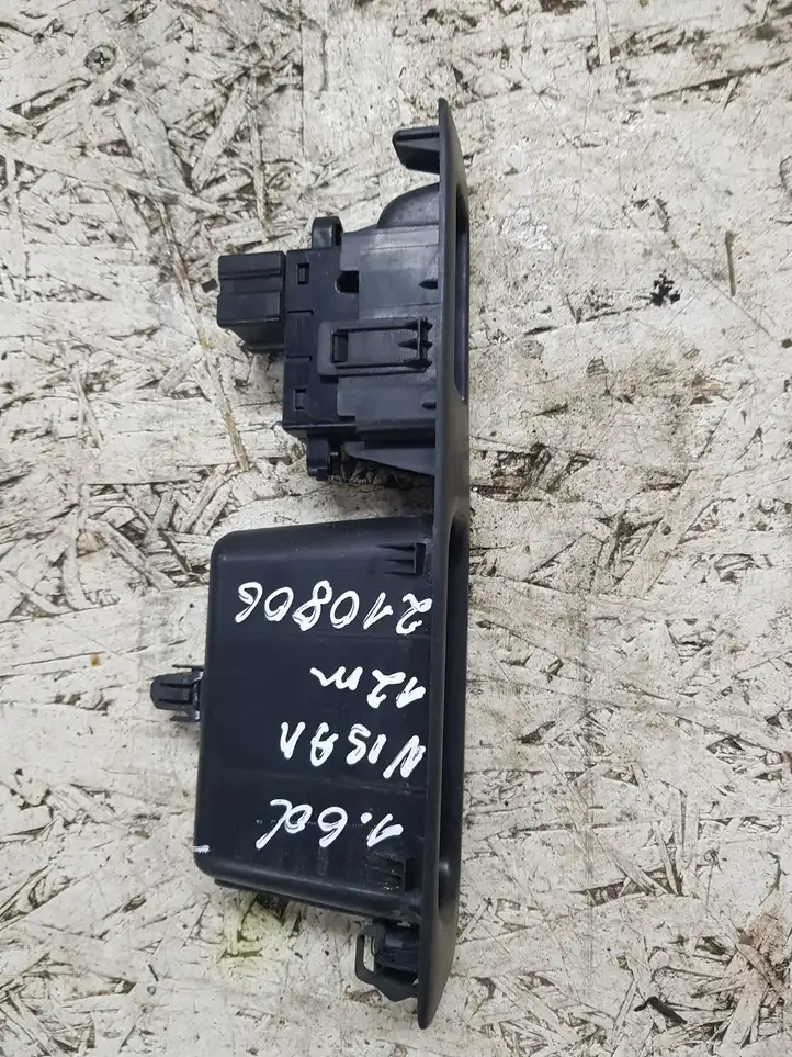 Nissan Qashqai (2010 - 2013) 25411 Блок кнопок стеклоподъемников — фото 1