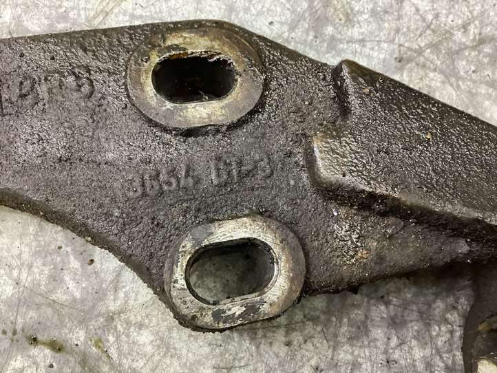 Land Rover Range Rover Sport (2005 - 2009)  3654DT3 Кронштейн переднего редуктора