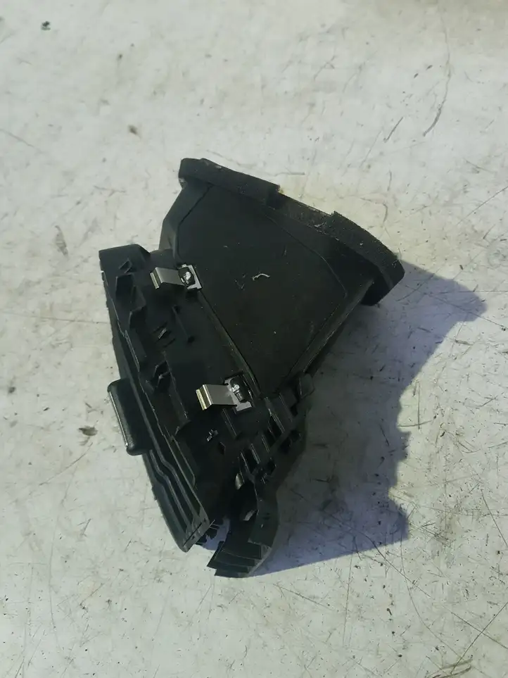 Ford Focus (2011 - 2015) BM51018B09 Боковой воздушный дефлектор — фото 2