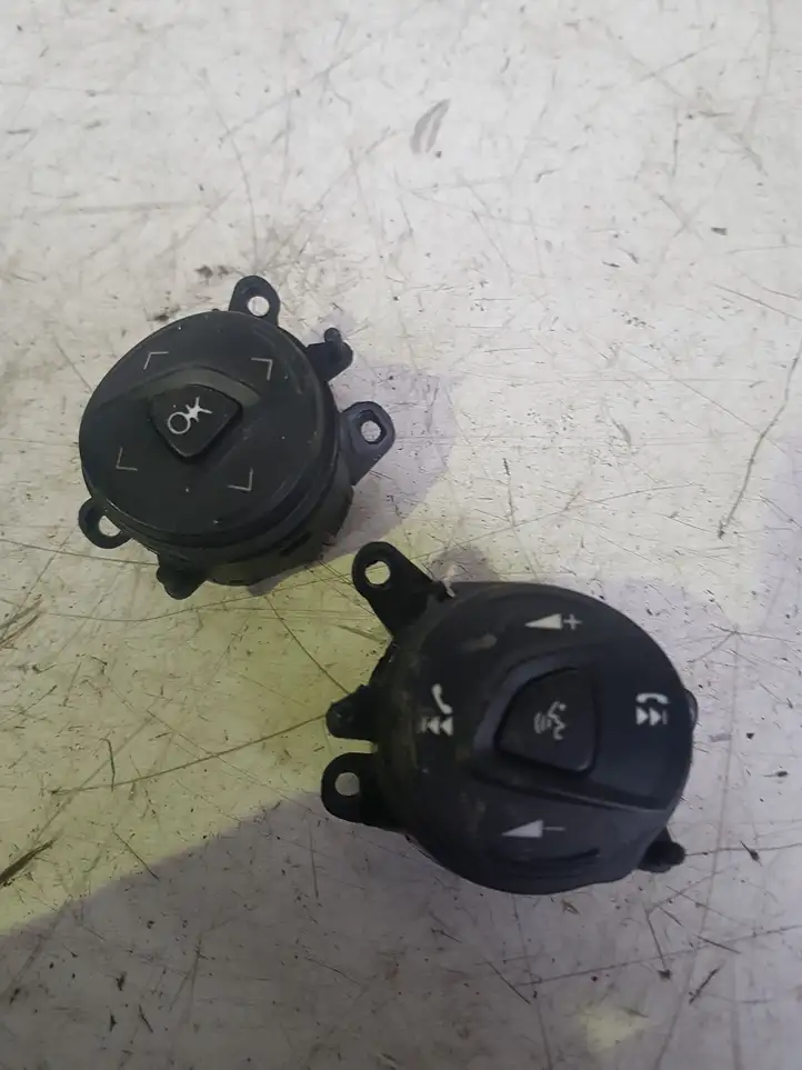 Ford Focus (2011 - 2015) DM5T14K147DA Кнопки на рулевом колесе — фото 3
