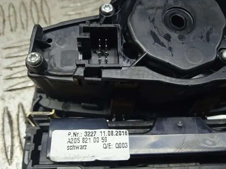 Mercedes-Benz C W205 (2014 - 2021) A2058210059 Включатель фонарей — фото 2