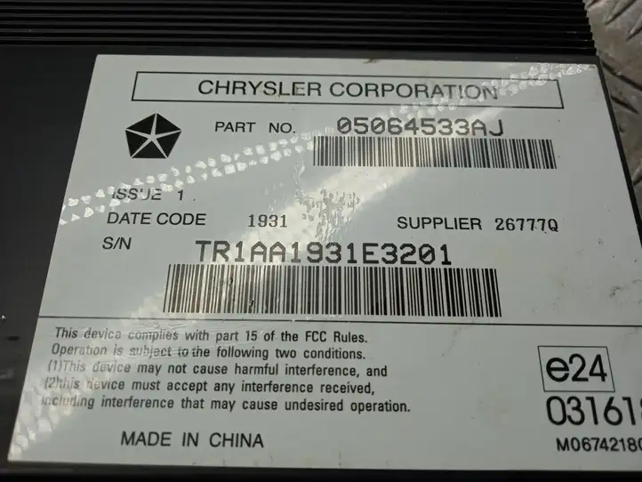 Jeep Grand Cherokee (2010 - 2021) 05064533AJ Усилитель звука — фото 3