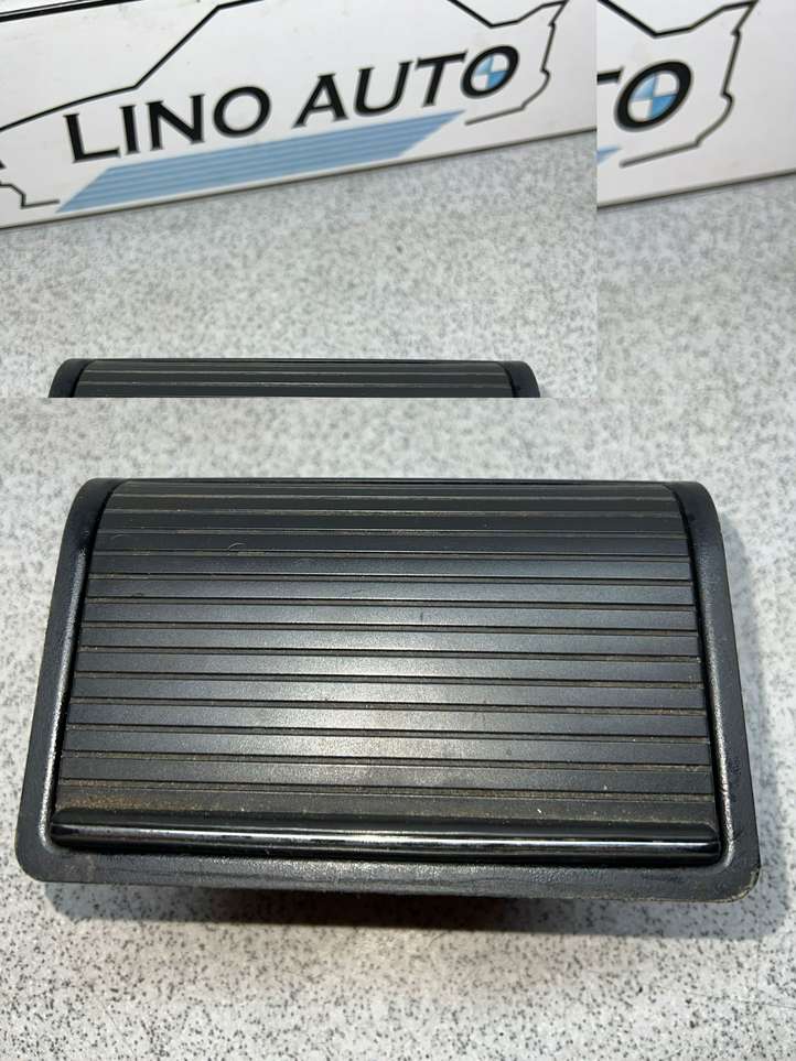 BMW 3 E46 (1998 - 2005)  8248527 Задняя пепельница
