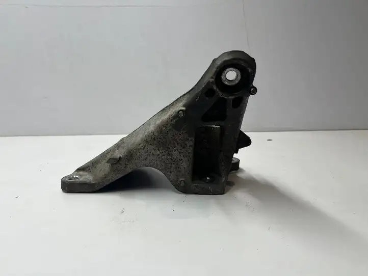 BMW 3 E90 E91 (2005 - 2012) 6779368 Кронштейн двигателя — фото 2