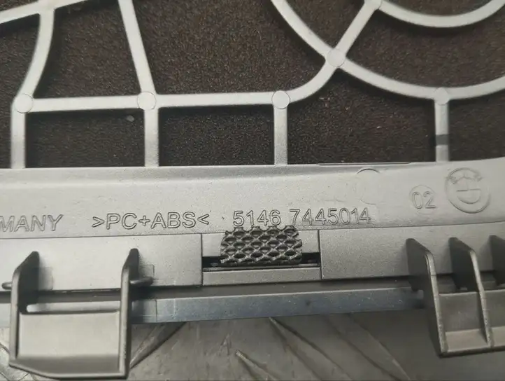 BMW 7 G11 G12 (2015 - 2022)  7445014 Отделка динамика (полка)