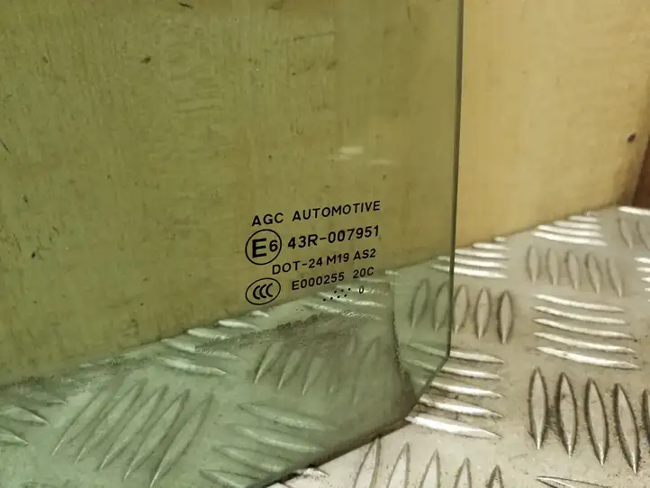 Peugeot 5008 (2009 - 2013)   Основное стекло задних дверей