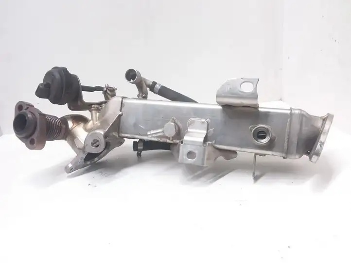 BMW 5 F10 F11 (2009 - 2016)  7810751 Охладитель EGR