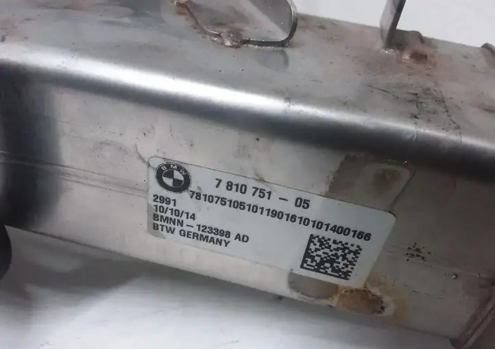 BMW 5 F10 F11 (2009 - 2016)  7810751 Охладитель EGR