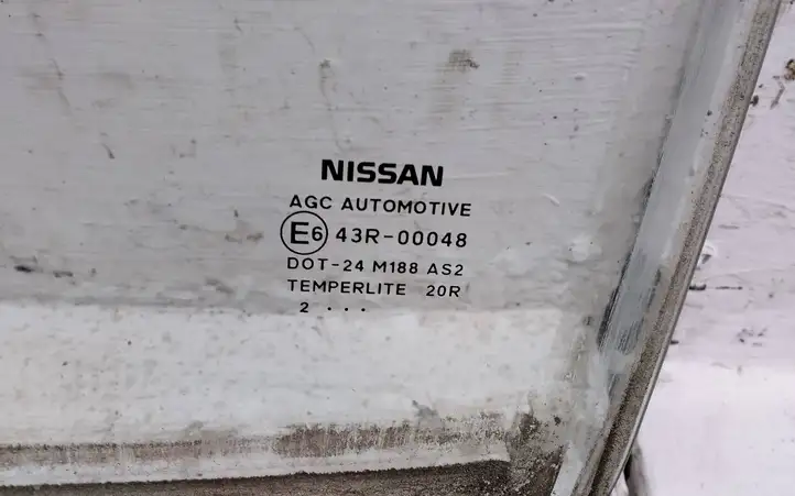 Nissan Qashqai (2010 - 2013) Стекло задней двери — фото 2