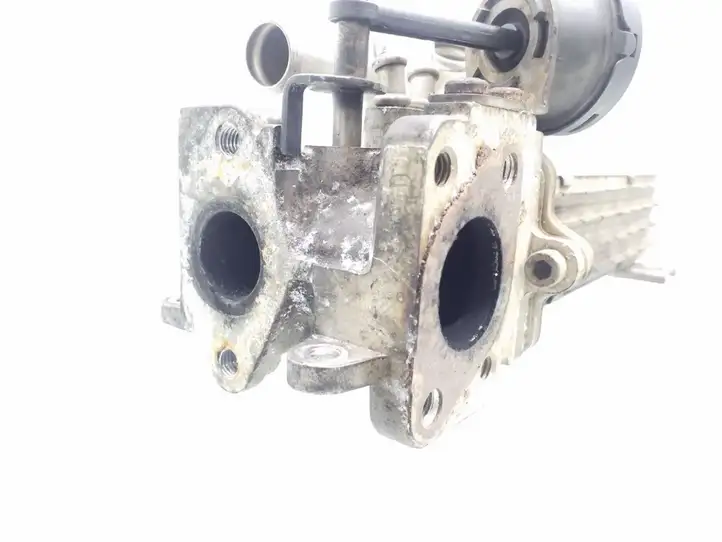 Volkswagen PASSAT B6 (2005 - 2010)  03G131513J Охладитель EGR