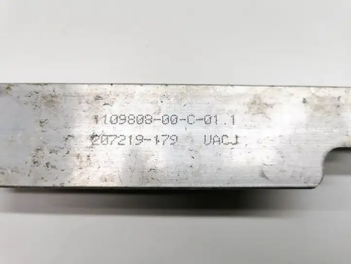 Tesla Model 3 (2017 - 2023) 1109808-00-C Держатель аккумулятора — фото 2