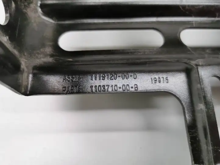 Tesla Model 3 (2017 - 2023)  1119120-00-D Держатель аккумулятора