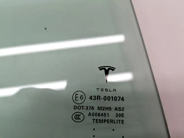 Tesla Model S (2012 - 2016) 6006571-00-D Стекло задней двери — фото 2