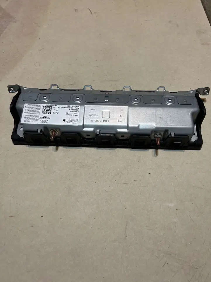 Audi A6 C7 (2011 - 2014) 610811800 Коленная подушка безопасности — фото 2