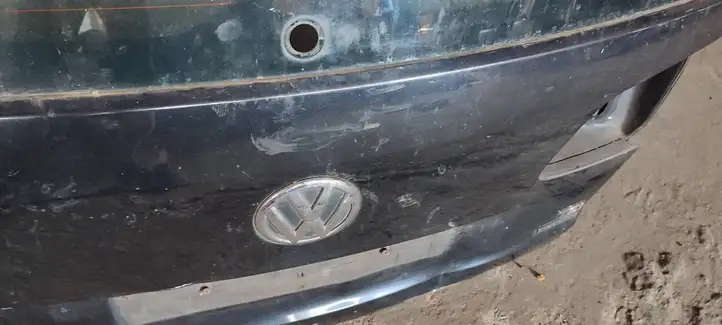Volkswagen Touran II (2010 - 2016) Крышка багажника — фото 2