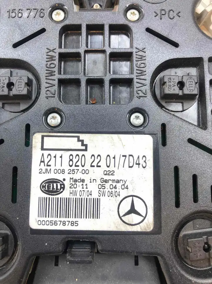 Mercedes-Benz E W211 (2002 - 2009) A2118202201 Передняя подсветка — фото 2