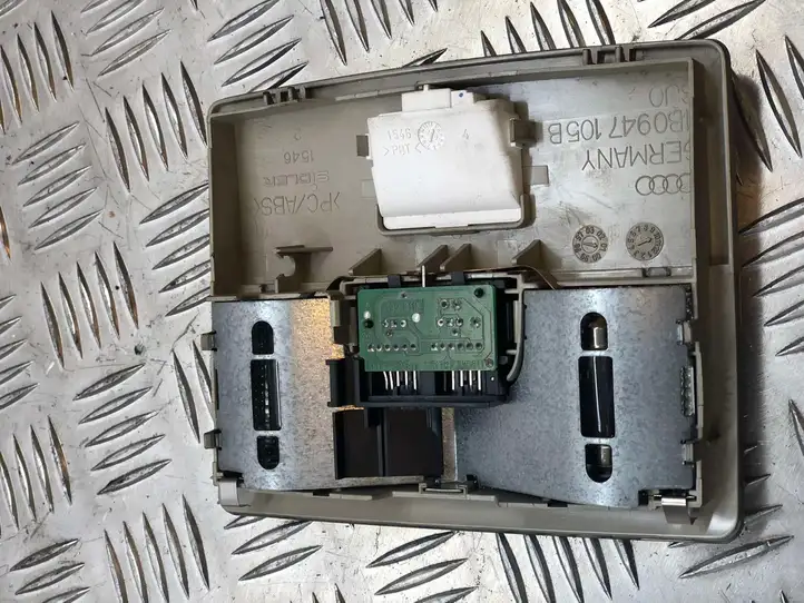 Audi A6 S6 C5 4B (2001 - 2004) 8E0951177 Передняя подсветка — фото 3