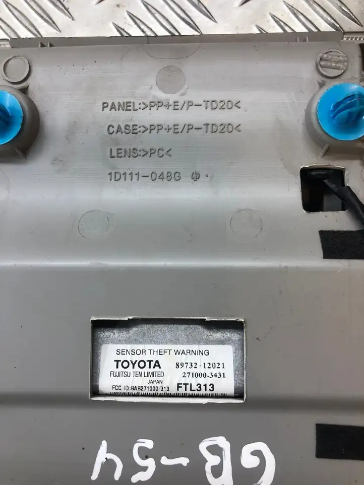 Toyota Auris 150 (2006 - 2012) 1D111048G Передняя подсветка — фото 3