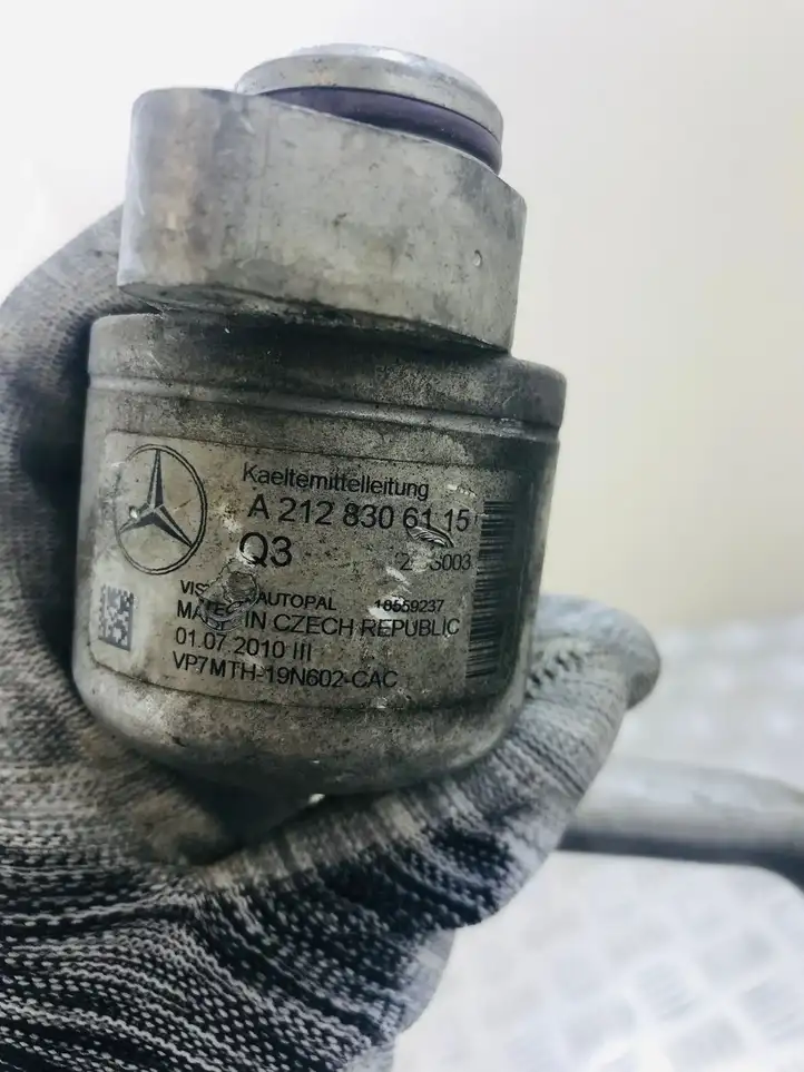 Mercedes-Benz E W212 (2009 - 2016) A2128306115 Трубки и шланги кондиционера — фото 3